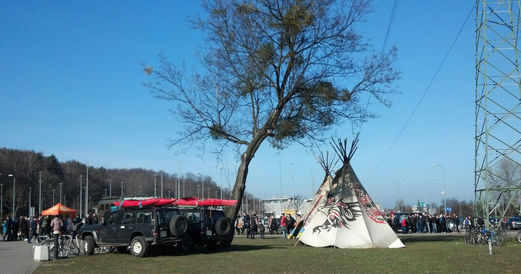 OSPŻiA. Co roku w marcu przed gdyńską Areną wyrastają charakterystyczne, indiańskie tipi...