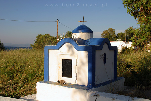 Miniaturowa grecka kapliczka.