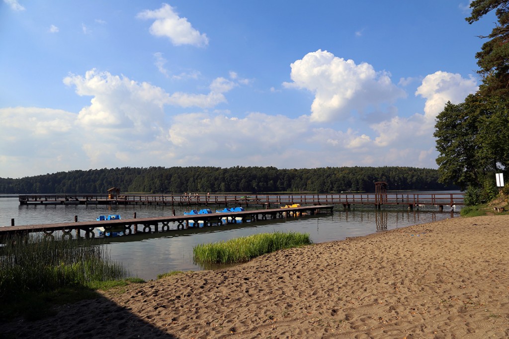 Takim widokiem przywitało nas Jezioro Niedackie i miejscowość oraz ośrodek Twardy Dół...