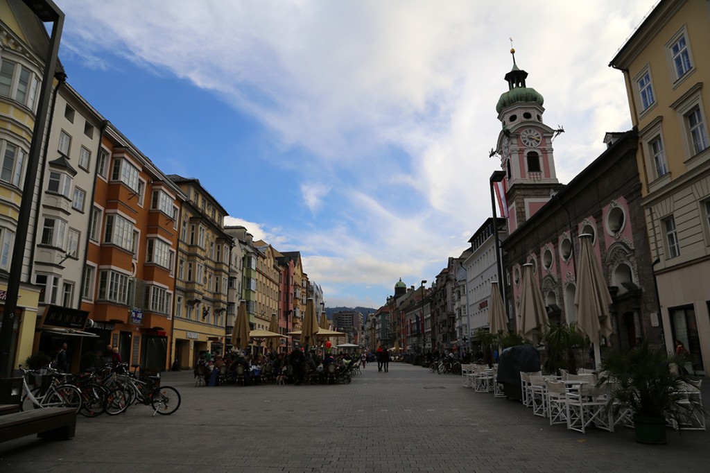 Maria-Theresien-Straße, czyli ulica Marii Teresy przekształcona w deptak.