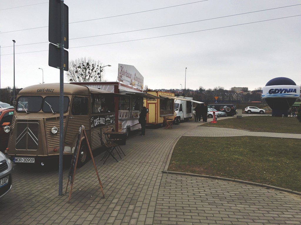 Tym razem pod obiektem Gdynia Arena rozstawiły się liczne foodtruck'i - niestety ze względu na dietę nie mogłam spróbować ich specjałów... :(