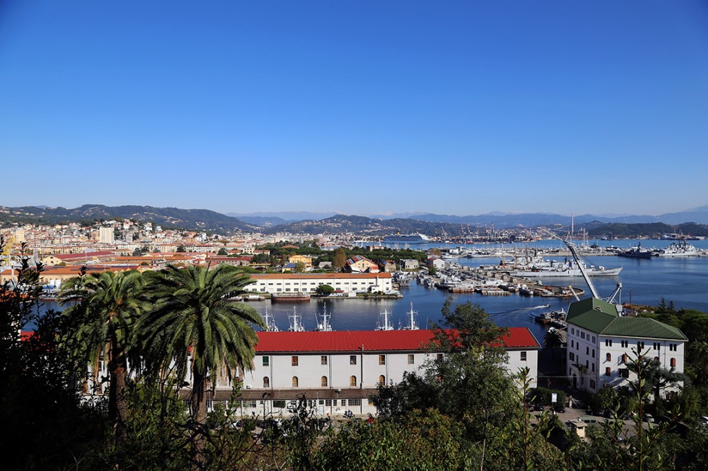 La Spezia i jej port widziane z góry.