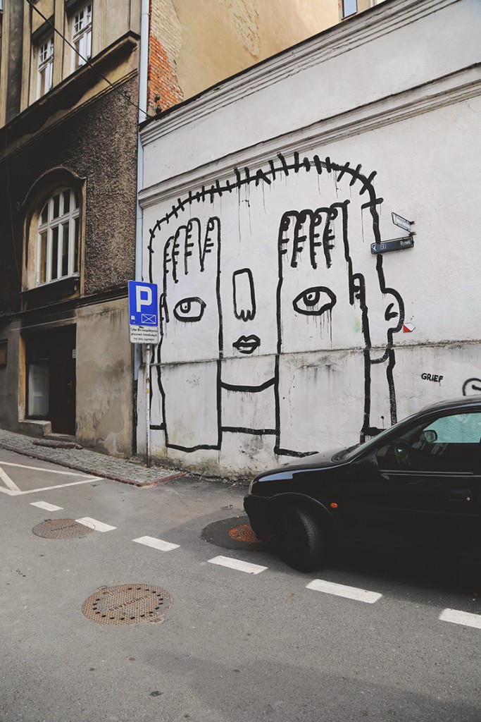 "Nie patrzę, ale jednak widzę"? Cieszyński street art.
