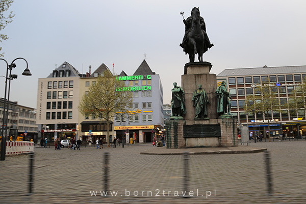 Kolonia, Pomnik Fryderyka Wilhelma III, fotka również zrobiona "w biegu".