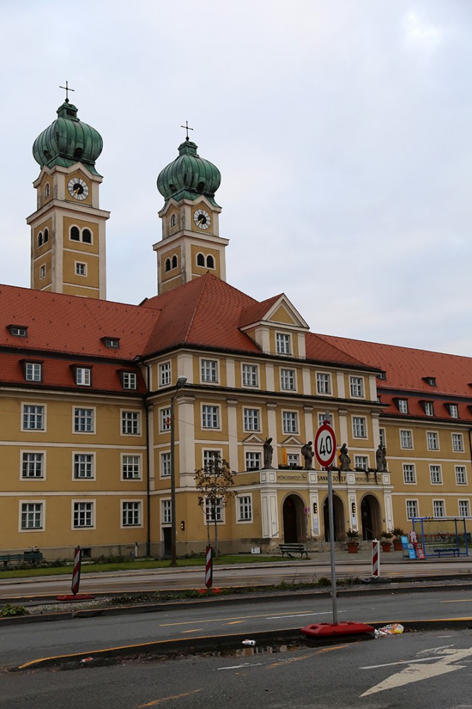 Czy kiedykolwiek powiedzielibyście, że ten okazały budynek to... Dom seniora w Monachium? ;)