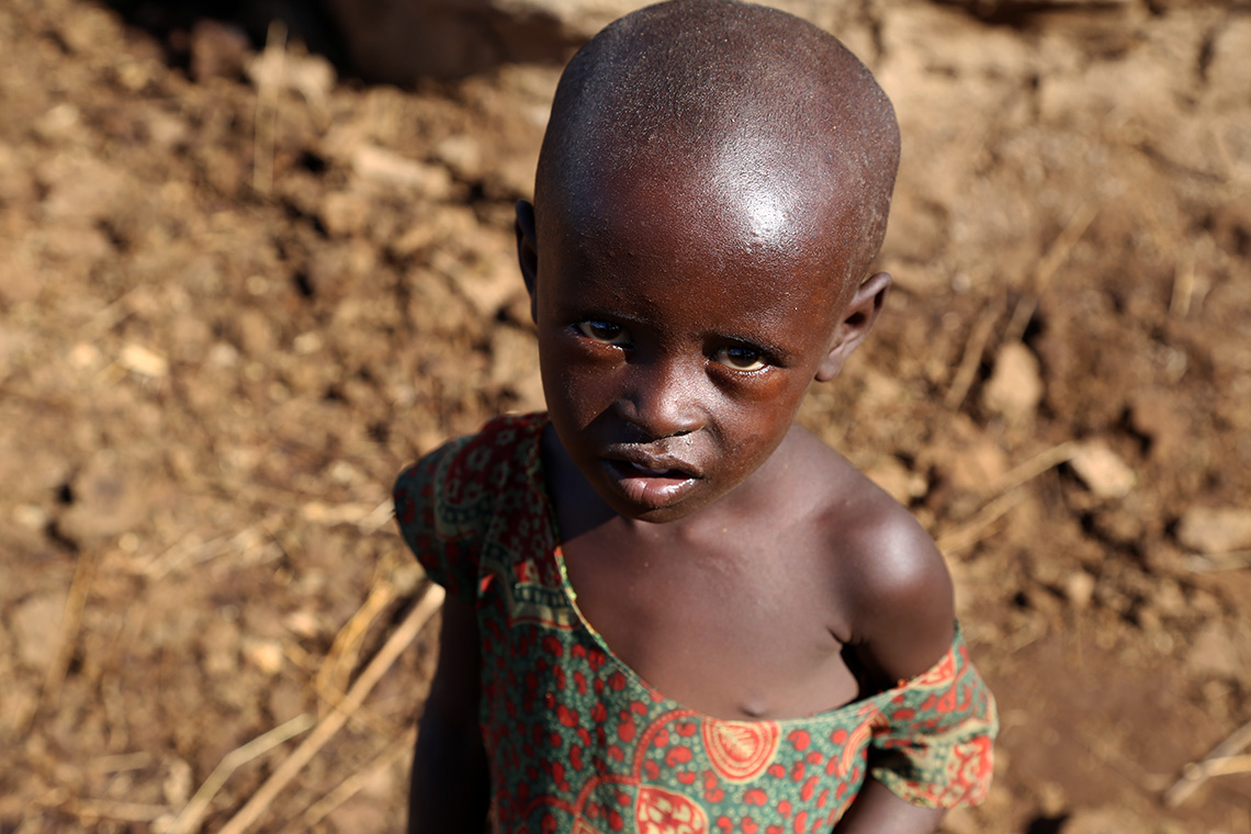 Dziewczynka z wioski Masajów w Kenii.