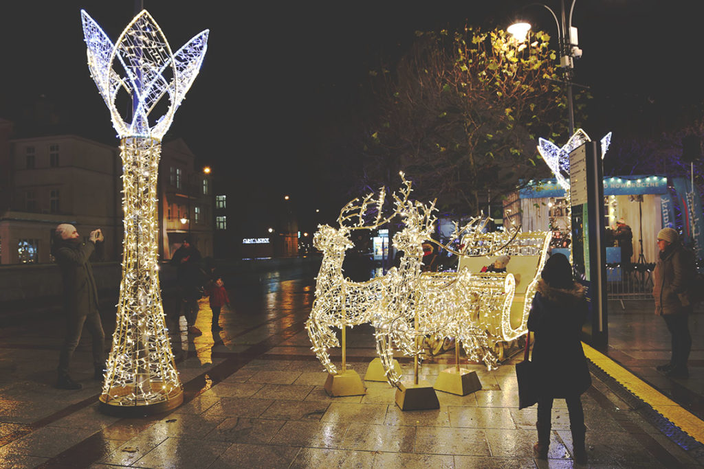 Piękne iluminacje świetlne na Placu Przyjaciół Sopotu