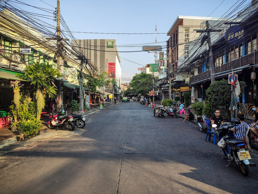 Bangkok - Ram Buttri Road, kwiecień 2020. Fot. W Środku Nigdzie - Michal Burchart