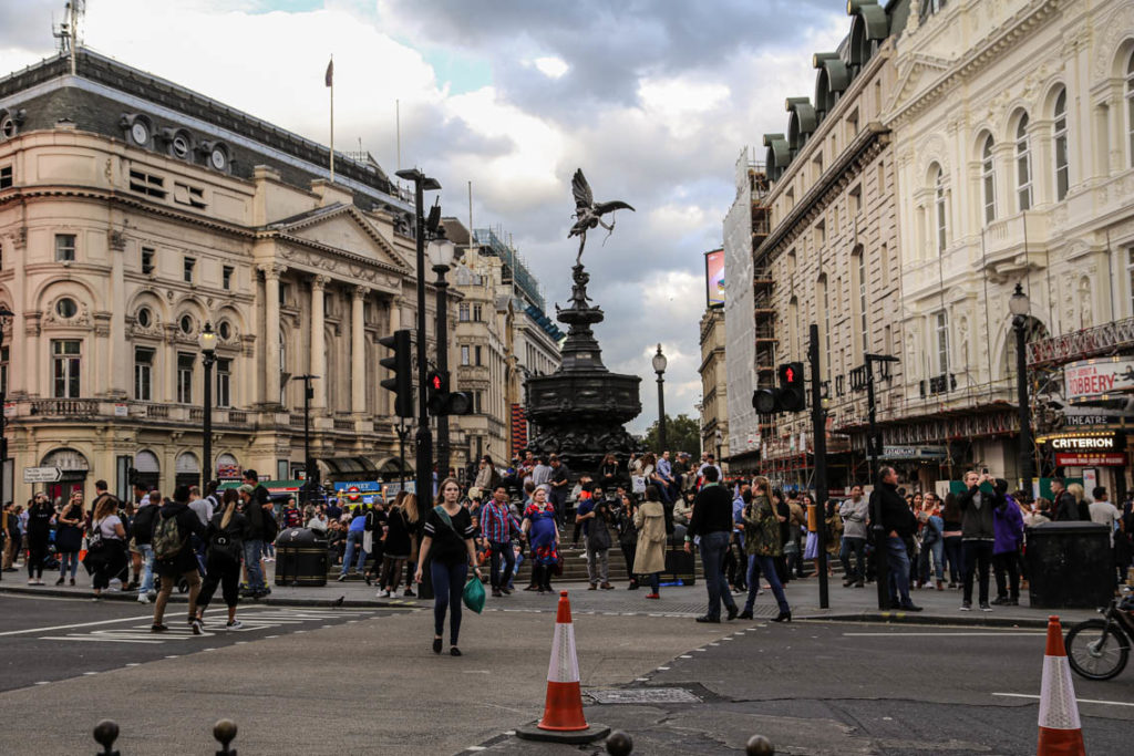 Londyn - fontanna z figurką Anterosa na Piccadilly Circus, 9 września 2018