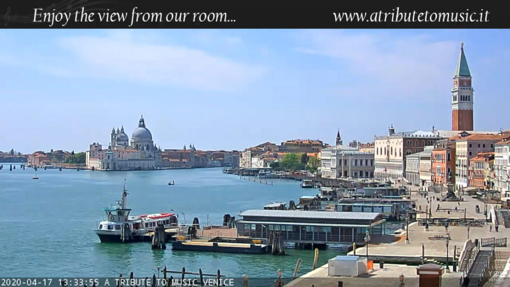 Wenecja - Riva degli Schiavoni i St. Mark's Basin, screenshot z transmisji na żywo na kanale I Love You Venice na YouTube, 17 kwietnia 2020, godz. 13:33. Źródło: https://www.youtube.com/watch?v=eE6VVJ3hvv8