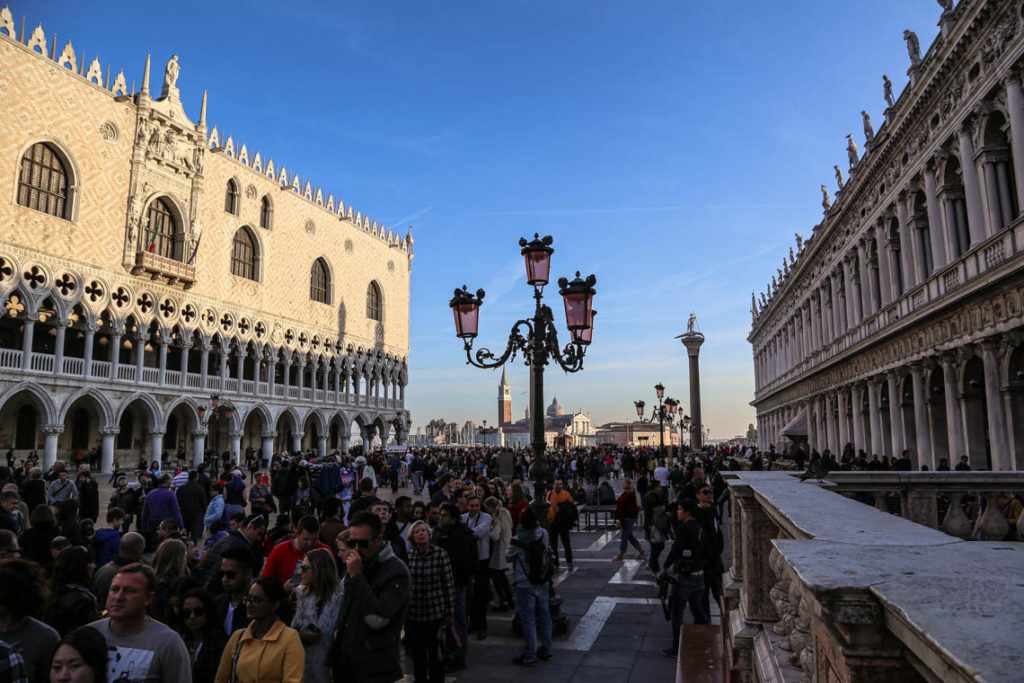 Wenecja - zatłoczony Piazzetta San Marco, 1 listopada 2014