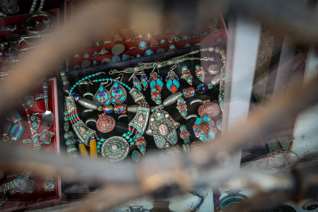 Marokańska biżuteria w Agadirze, ciekawy pomysł na prezent dla podróżnika