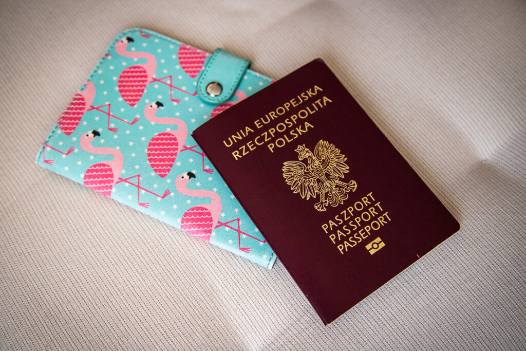 Etui na paszport jako prezent dla podróżnika