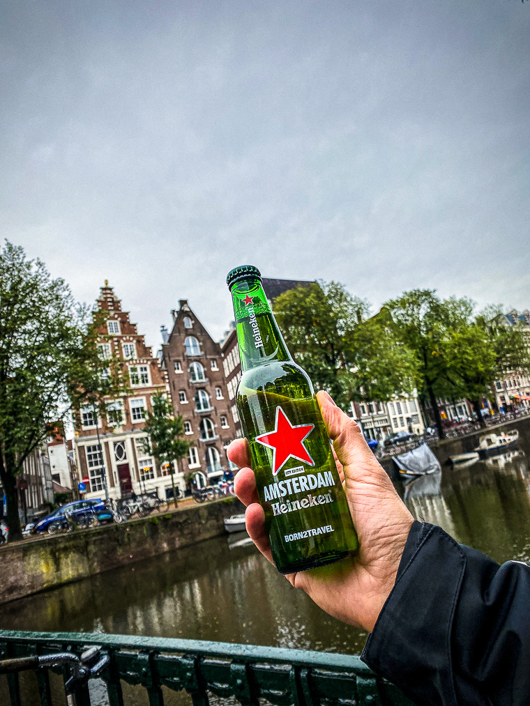Nasza pamiątka z Muzeum Heinekena w Amsterdamie. Przyjrzyjcie się dobrze butelce ;)
