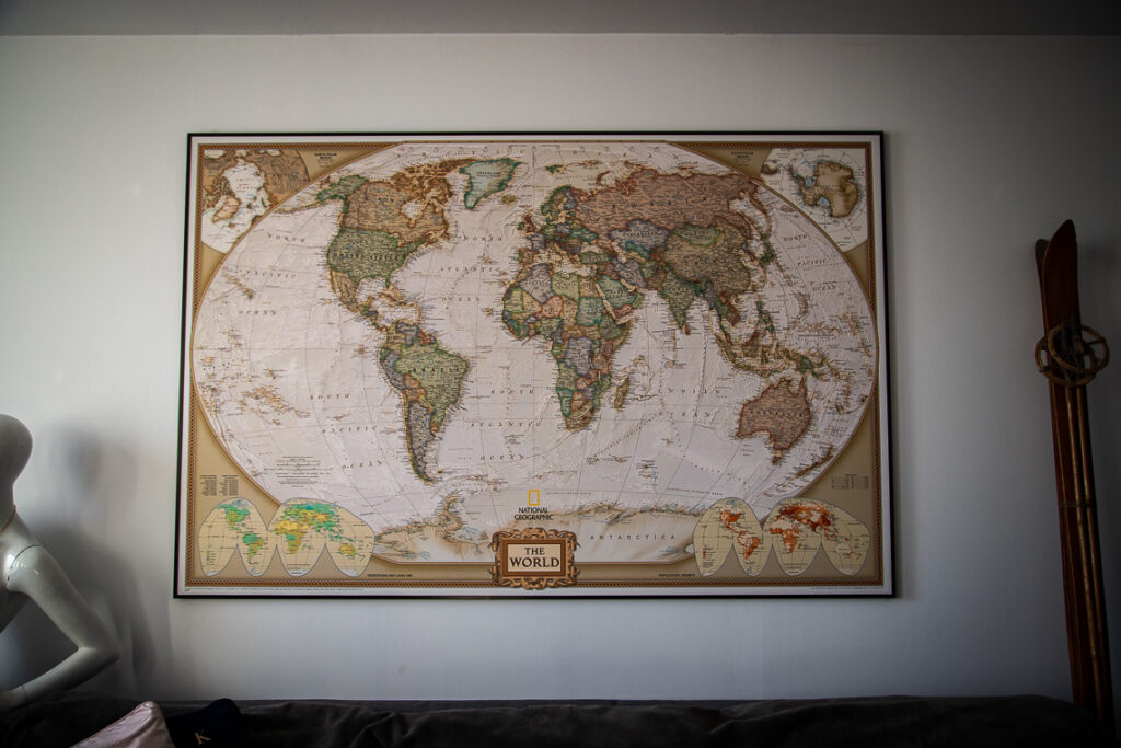 Klasyczna mapa świata National Geographic w naszym salonie