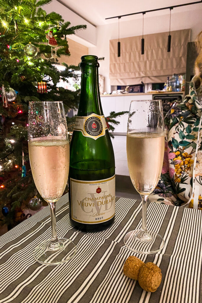 Święta, święta... i szampan przywieziony z Francji!